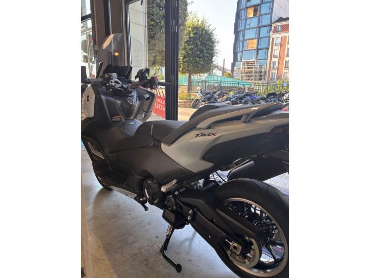 YAMAHA XP T-MAX 560 TECH MAX GARANTIE CONSTRUCTEUR 2030 